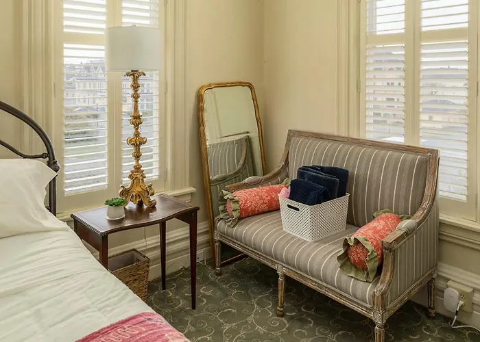 Pinc Lady Mansion
