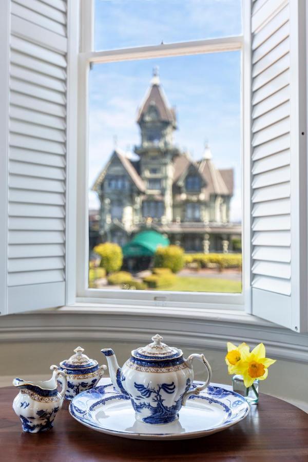 Pinc Lady Mansion Inn