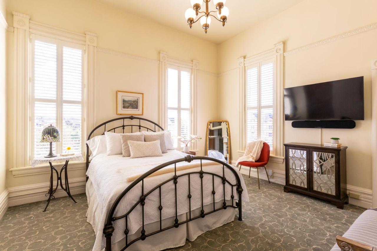 Pinc Lady Mansion