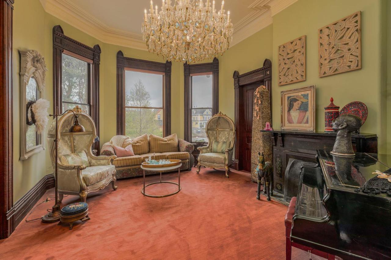 Pinc Lady Mansion