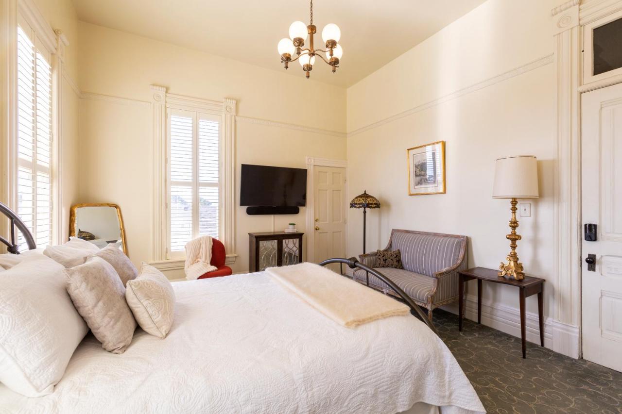 Pinc Lady Mansion Inn Eureka