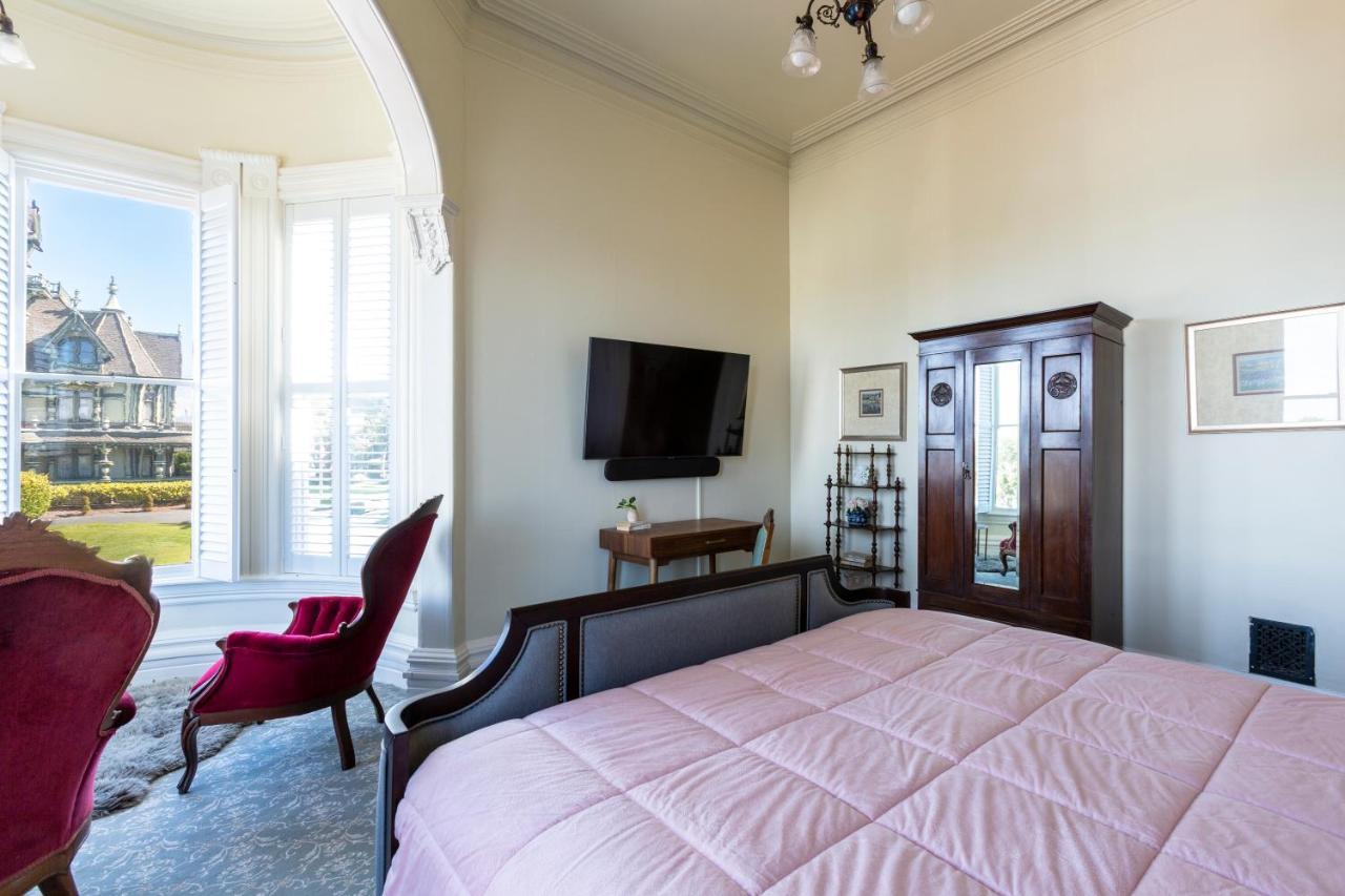Pinc Lady Mansion