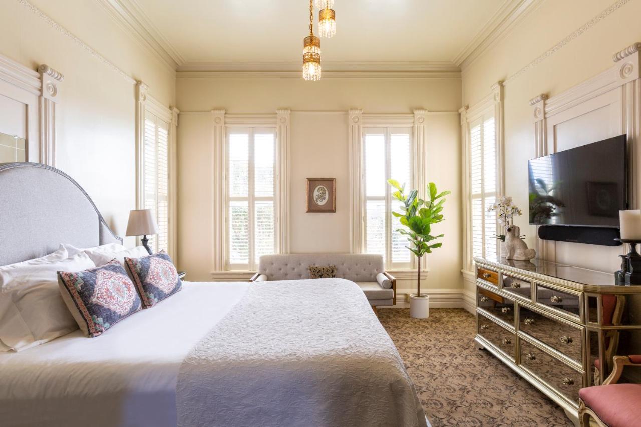 Pinc Lady Mansion Inn