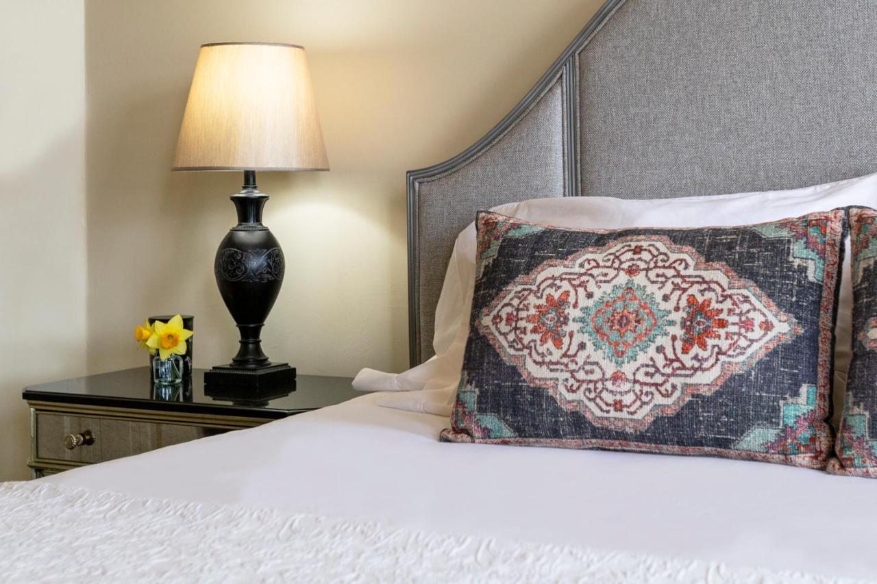 Pinc Lady Mansion Inn *